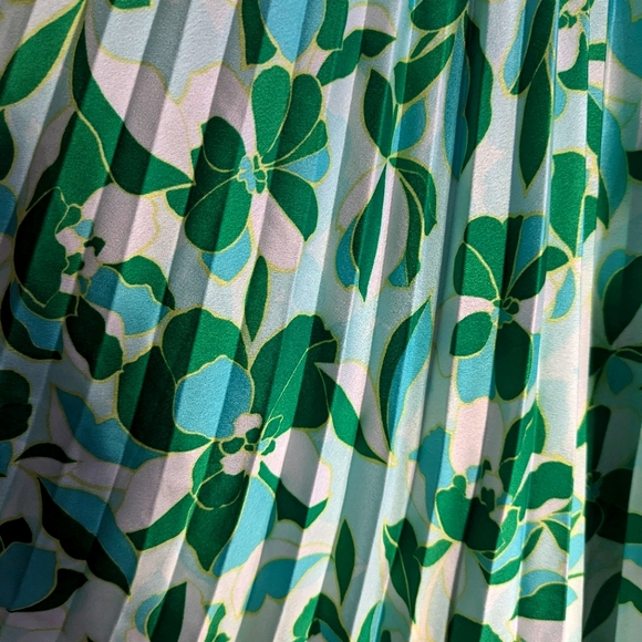 Halogen Floral Pleated Sharkbite Hem Midi Dress - Picture 8 of 9